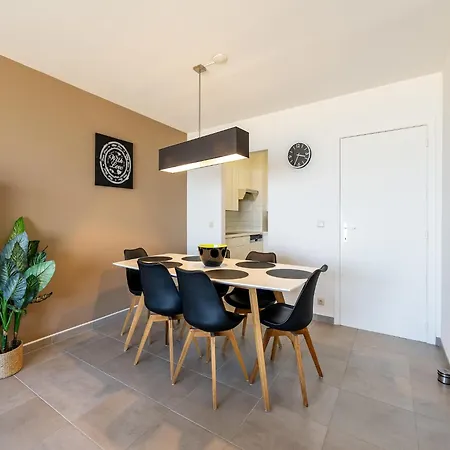 In With Sea Views Apartment *