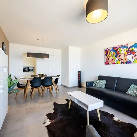 Apartment In With Sea Views