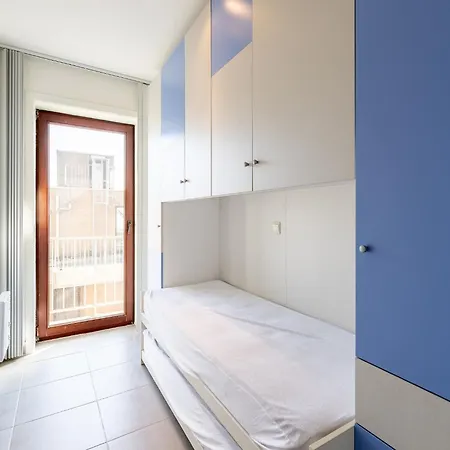 In With Sea Views Apartment